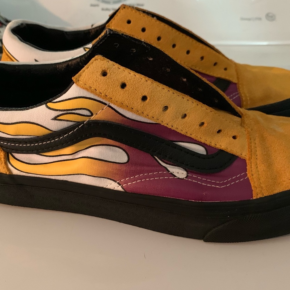 Yellow/Pink Flame Vans • Women’s 9